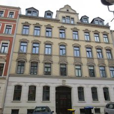 Mietshaus in geschlossener Bebauung Leonhardtstraße 1