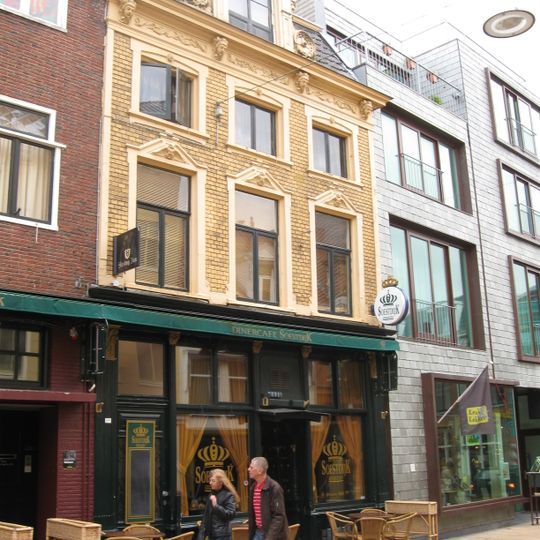 Rijk gedecoreerd winkel-woonhuis