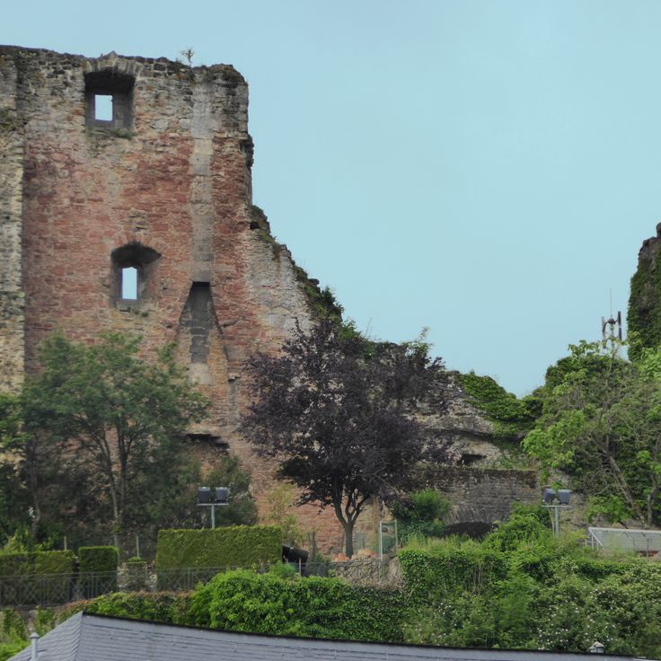 Ruiny Zamku w Hesperange