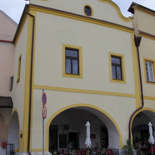 Husovo náměstí 1216