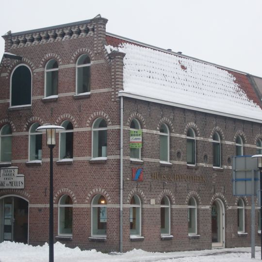 Voorm. tabaksfabriek annex pakhuis