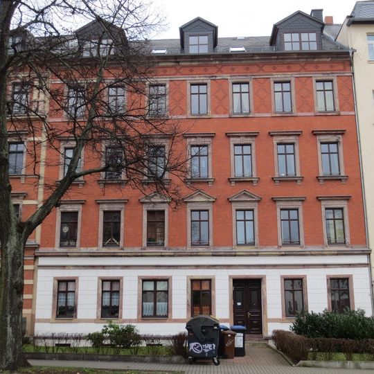 Mietshaus in geschlossener Bebauung mit Vorgarten Paul-Jäkel-Straße 7