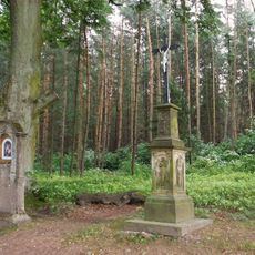 Kříž severně od Bludova v lese