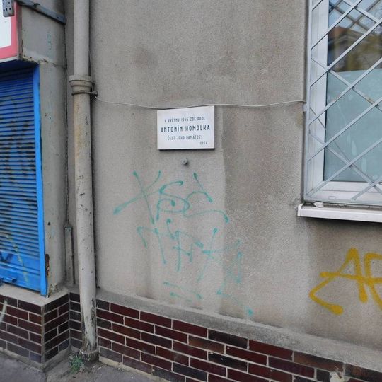 Pamětní deska Antonína Homolky na domě Budějovická 559/72 v Praze