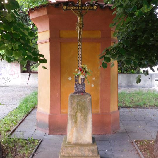 Kříž u kapličky v ulici Anastázova