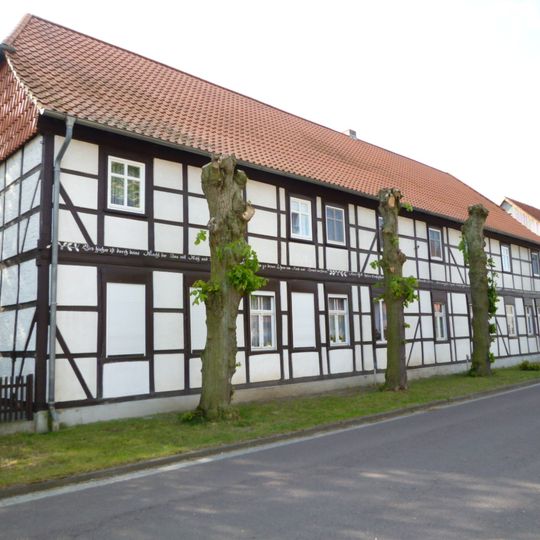 Dorfstraße 5, 6, 8, 9