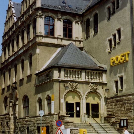 Postamt mit Toreinfahrt Zwickauer Straße 2, 4