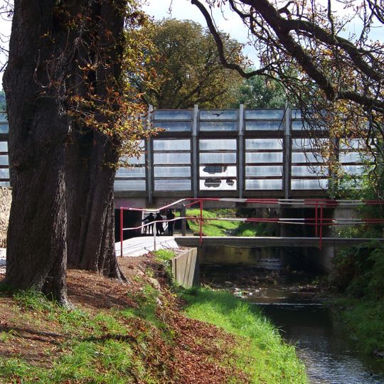 Lávka přes Dibeřský potok z ul. V Kaštanech na stezku podél potoka v Králově Dvoře