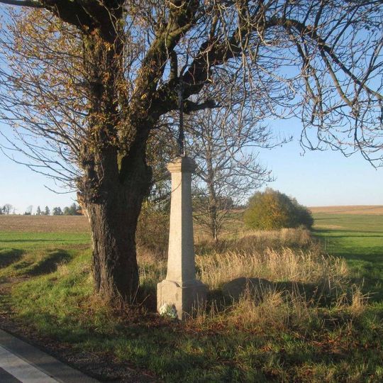 Kříž západně od Kasejovic u rozcestí