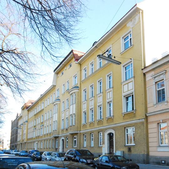 Kommunaler Wohnbau, Straßenbahner-Wohnheim