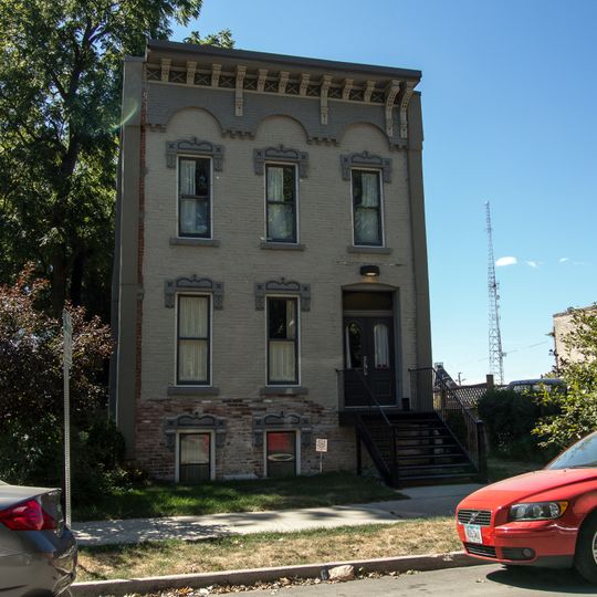 Henshie-Briggs Row House