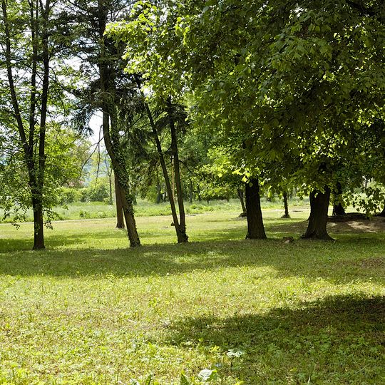 Kaštieľ s areálom, park