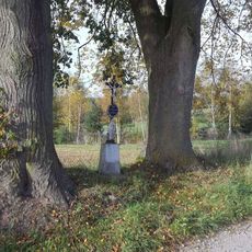 Kříž severovýchodně od Jižné u rybníka