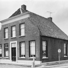 Kerkstraat 8, Sprang