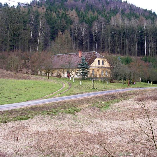 Myslivna s pomníčkem