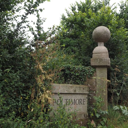 Bowls Cross Gatepiers