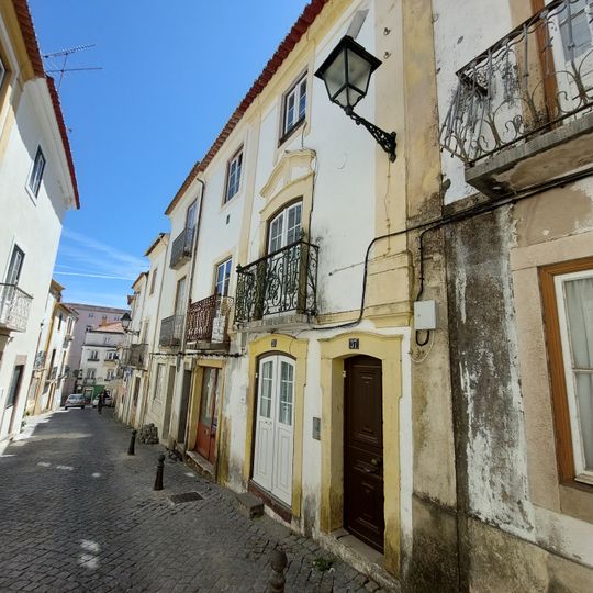 Casa na Rua do Outeiro , 35 e 37