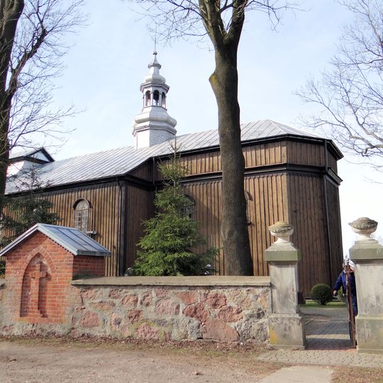 Fence with gates and chapels of the church of St. Nicholas in Ciemniewko