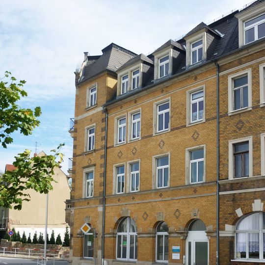 Mietshaus in geschlossener Bebauung in Ecklage Pulsnitzer Straße 36