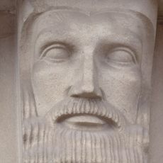 Keystone Head