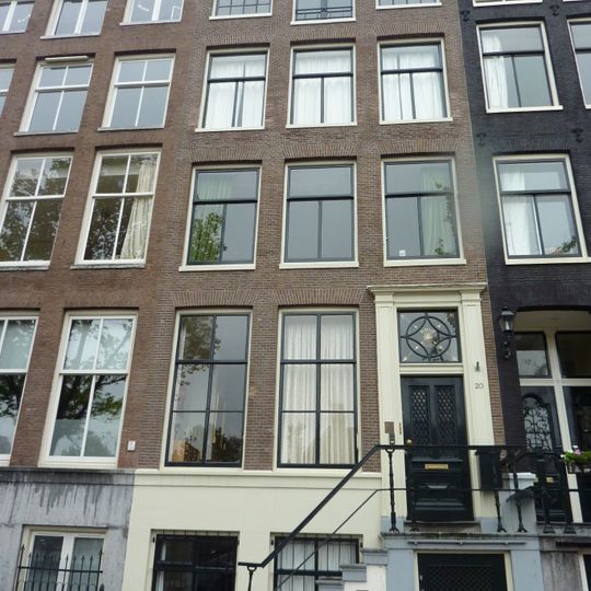 Pand met gevel onder rechte lijst