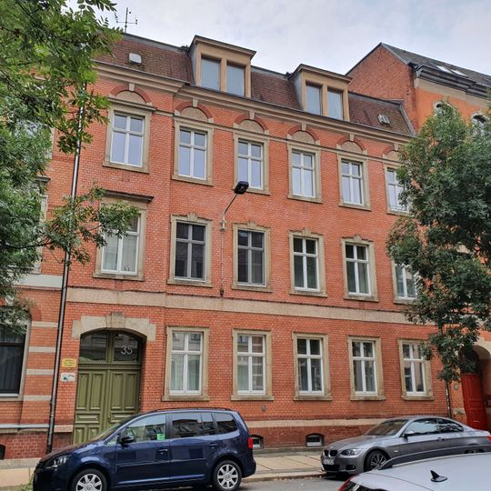 Mietshaus in geschlossener Bebauung Kreisigstraße 35