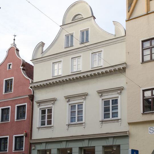 Wohn- und Geschäftshaus