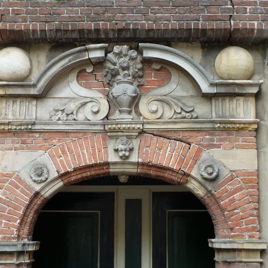 Voorm. hoofdpostkantoor, poortje in achtergevel
