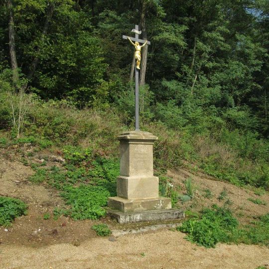 Kříž u křížové cesty nad Radnicemi