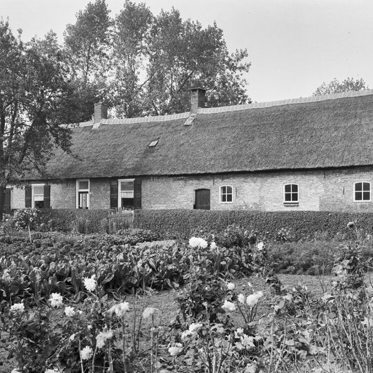 Hoeveneind 33, Teteringen