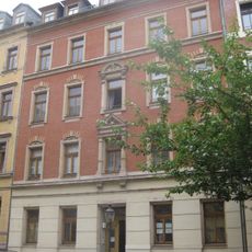 Mietshaus in geschlossener Bebauung Uhlandstraße 21