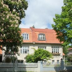 Doppelwohnhaus mit Vorgarteneinfriedung Nimrodstraße 46/48