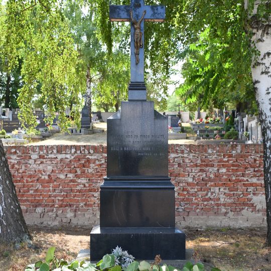 Práče, okres Znojmo, kříž u hřbitova menší