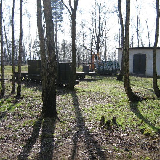 Einzeldenkmale der Sachgesamtheit Königshainer Steinbrüche: Hamannbruch, Bruch 1 und 2, Thadenbruch, Firstensteinbruch und Müllerbruch, dazu die in das Granitmuseum integrierte ehemalige Schlosserei und die Schmiede, weiterhin Aufenthaltsraum und