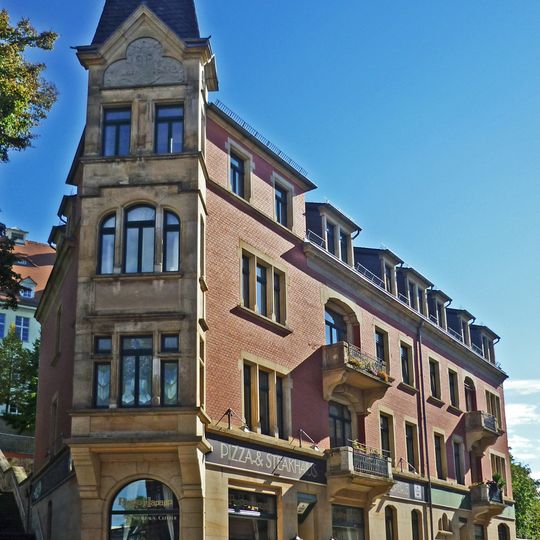 Mietshaus in offener Bebauung Röderstraße 5