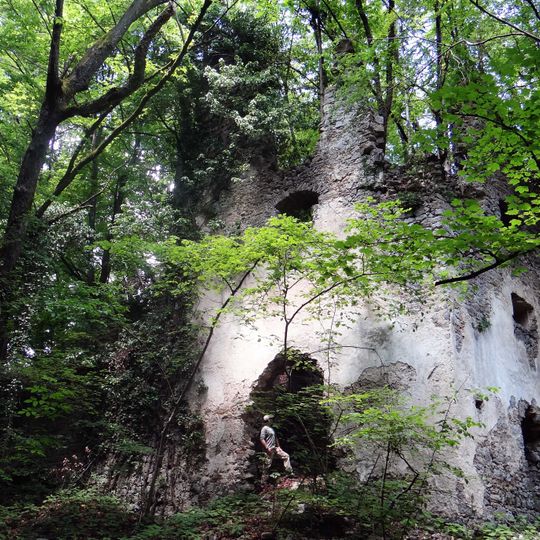 Lower Čretež Castle