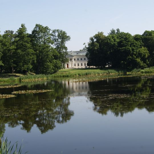 Zespół pałacowy w Dębliniu