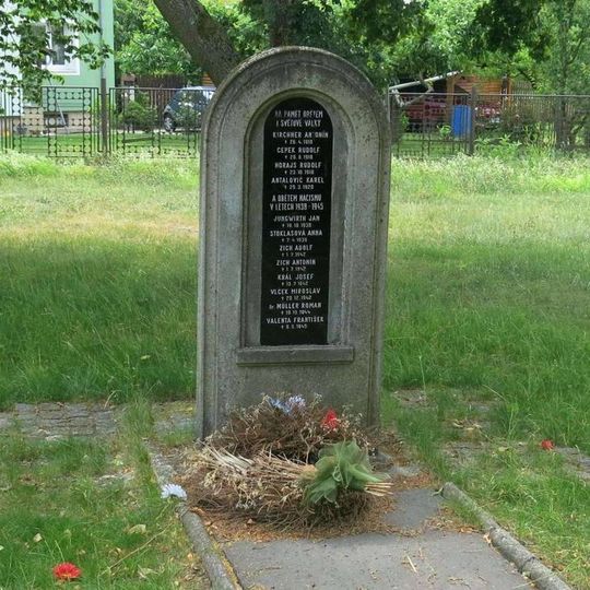 Pomník obětem válek v Sadové ulici v Pozorce