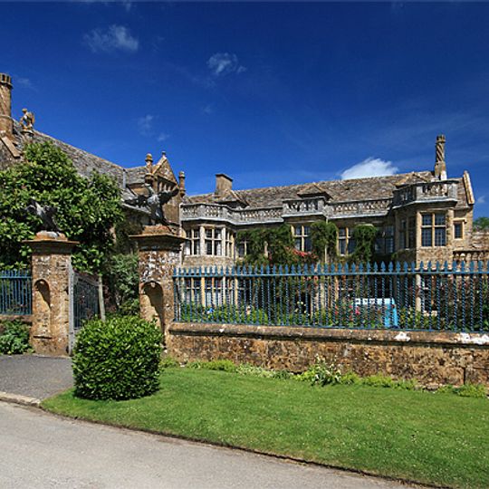 Gate Piers With Eagles And Attached Walls 15 Metres West Of Mapperton House