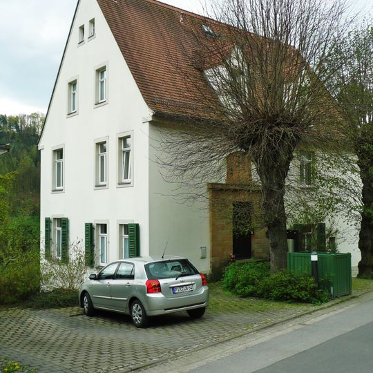 Portal eines Wohnhauses Pirnaer Straße 135