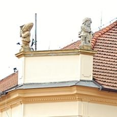 Soubor soch na atice domu čp. 117