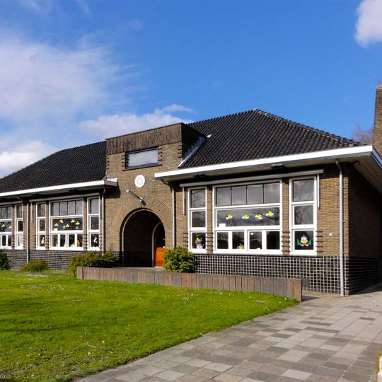 Lagere school met erfafscheiding