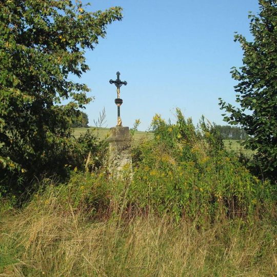 Kříž mezi vsemi Křížov a Karhule