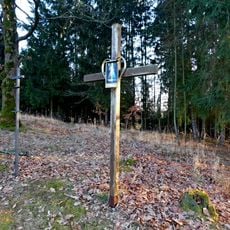 Kříž u minirozhledny jihovýchodně od Vestce