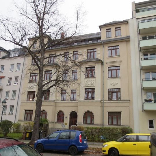 Mietshaus in geschlossener Bebauung mit Vorgarten Andréstraße 40