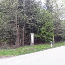 Kříž v lese severozápadně od Munic