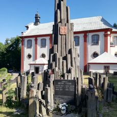 Pomník padlým na náměstí Míru v Kamenickém Šenově