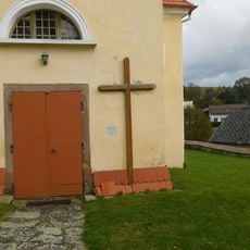 Misijní kříž u kostela v Zdebuzevsi