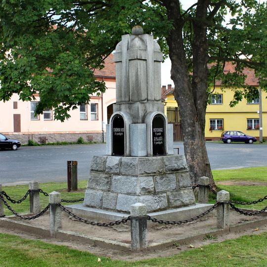 Pomník padlým ve Vsi Touškov