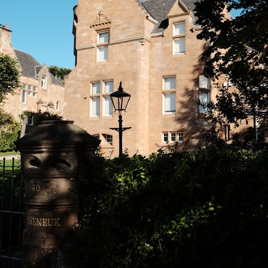 40 Dalziel Drive, Dykeneuk House